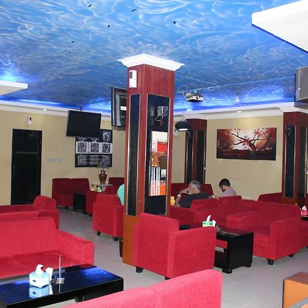 Hollywood Hotel Джакарта Екстериор снимка