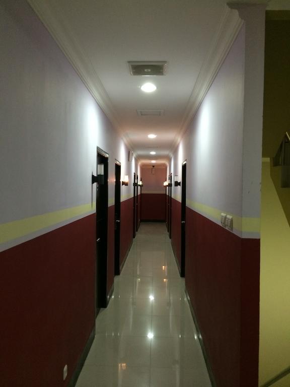 Hollywood Hotel Джакарта Екстериор снимка