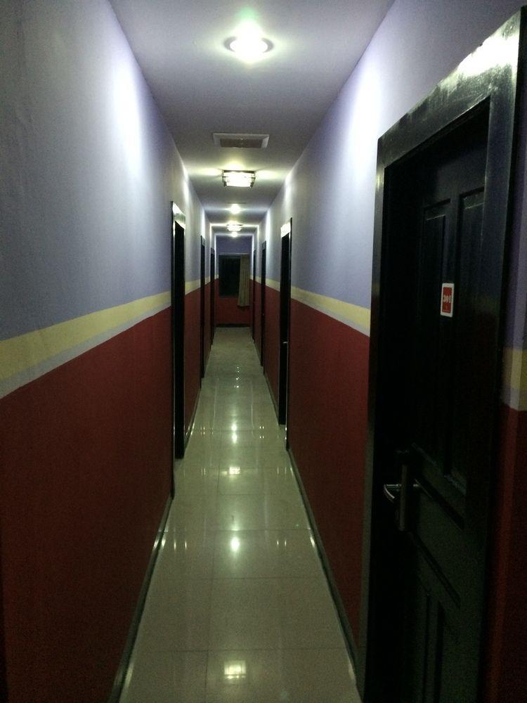 Hollywood Hotel Джакарта Екстериор снимка