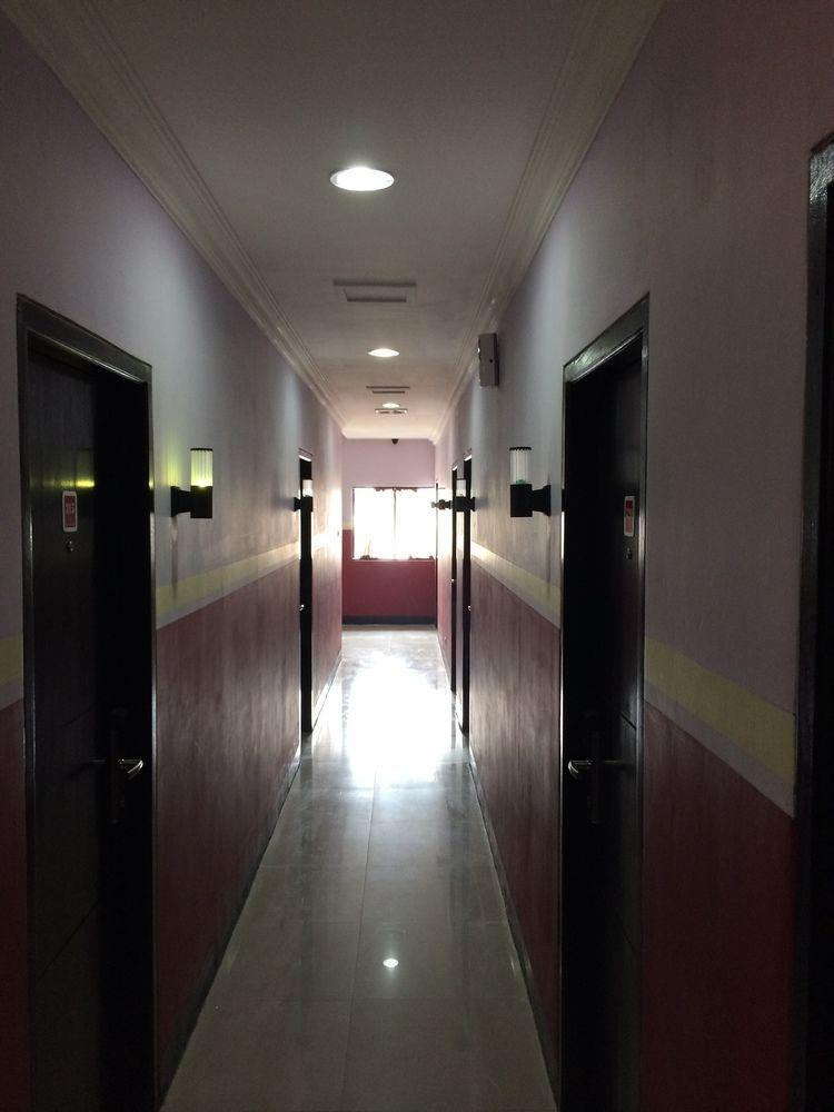 Hollywood Hotel Джакарта Екстериор снимка