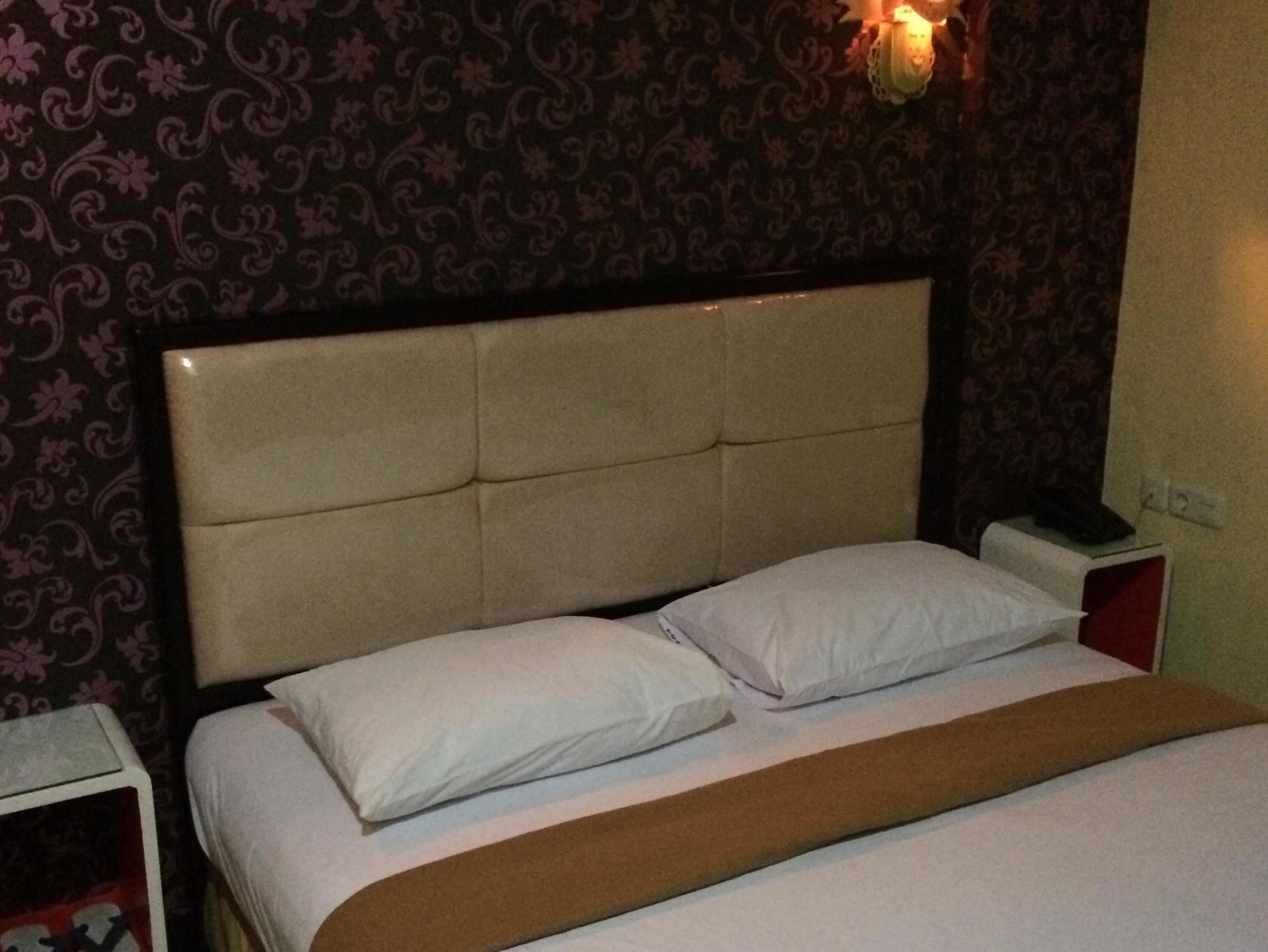 Hollywood Hotel Джакарта Екстериор снимка