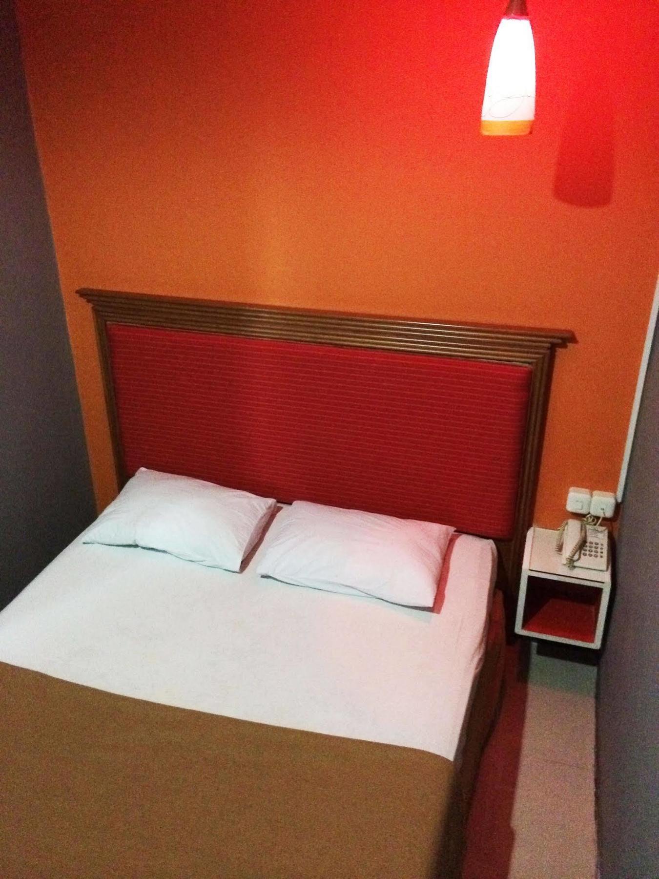 Hollywood Hotel Джакарта Екстериор снимка